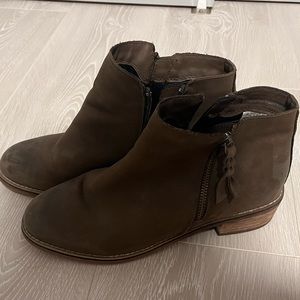 Arctica Ankle booties